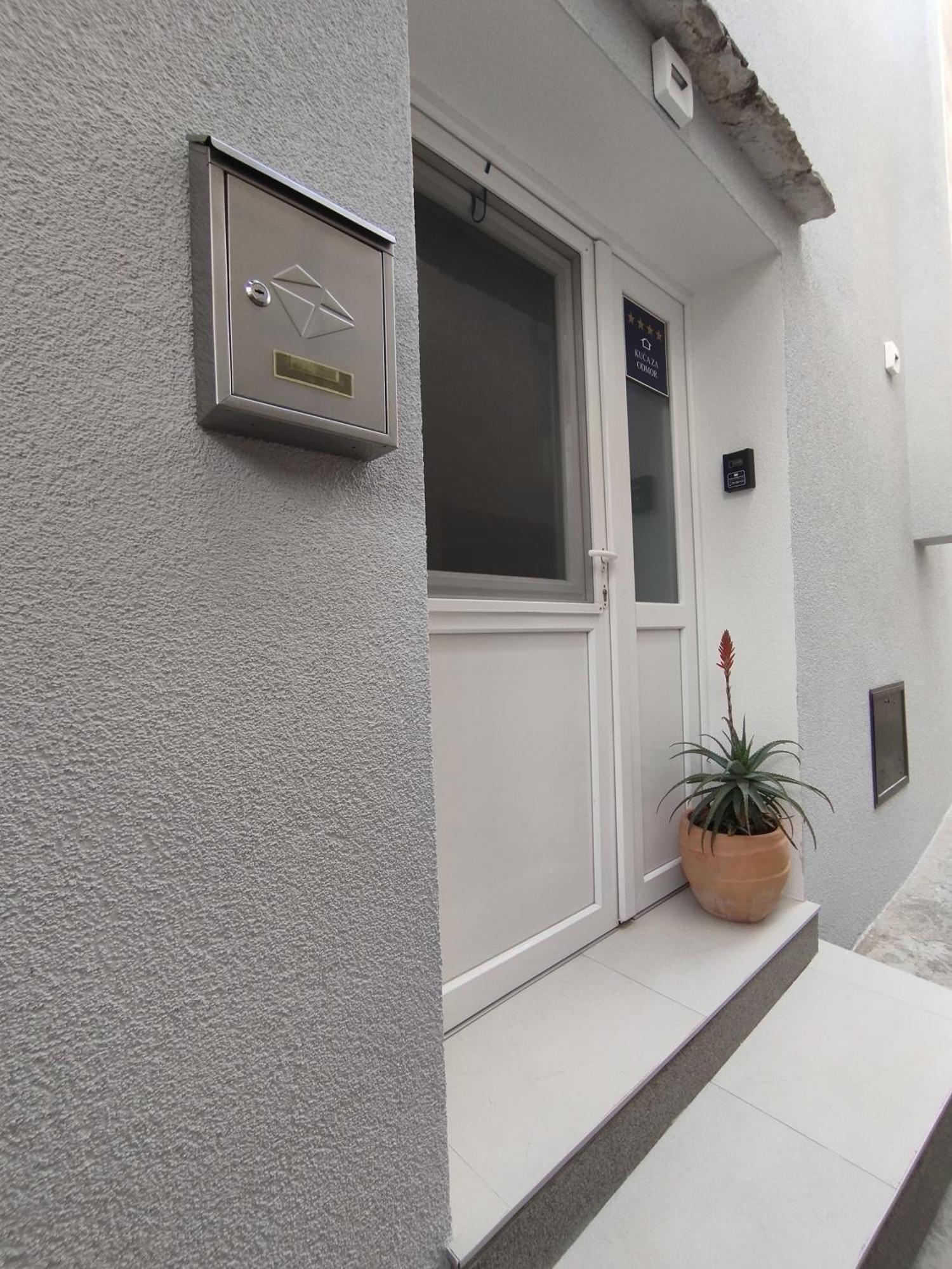 Vila Kuca Za Odmor Eni **** Šibenik Exteriér fotografie